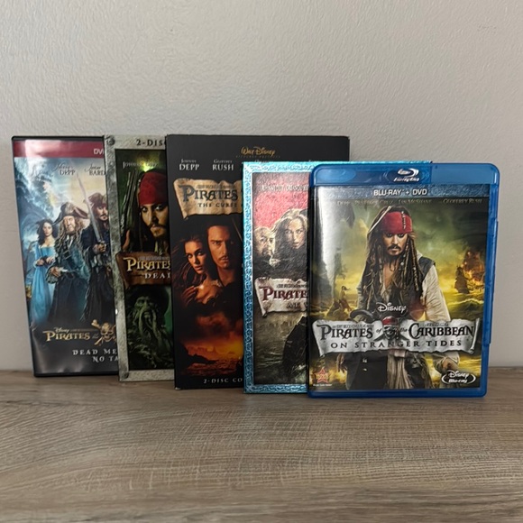 Disney‎ Pirates of the Caribbean Movie Set Blu-Ray & DVD Set of 5 Movies - Picture 1 of 6
